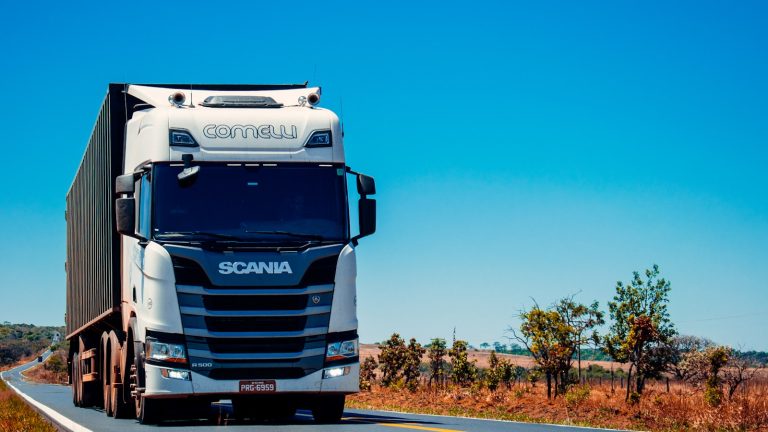 Semi trucks on a highway, DP World expands GCC road freight with 700 new lorries
