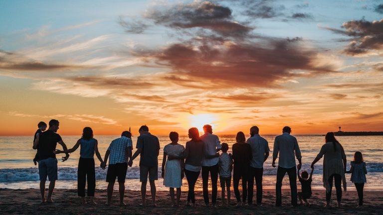Family relocating to Dubai under the UAE Golden Visa family route