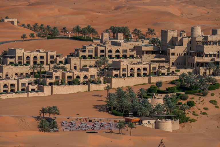 Desert resort among the dunes of the Liwa Desert in Abu Dhabi, illustrating the UAE hotels named in the MICHELIN Guide 2026 Key selection
